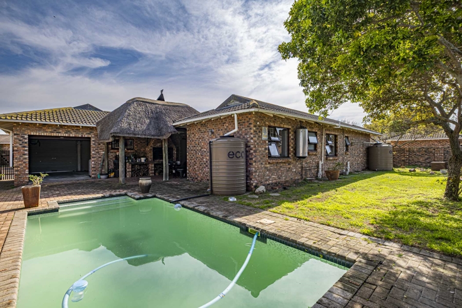 4 Bedroom Property for Sale in Summerstrand Eastern Cape